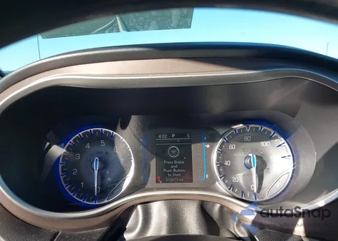 2020 Chrysler Voyager Lxi из США, поврежденный, VIN 2C4RC1DG4LR156595